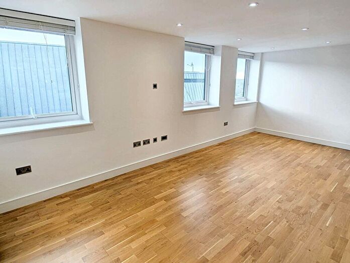 2 Bedroom Flat For Sale In Christopher Road, East Grinstead, RH19