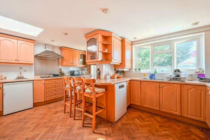 4 Bedroom Terraced House To Rent In Woodsworth Avenue, South Woodford, London, E18