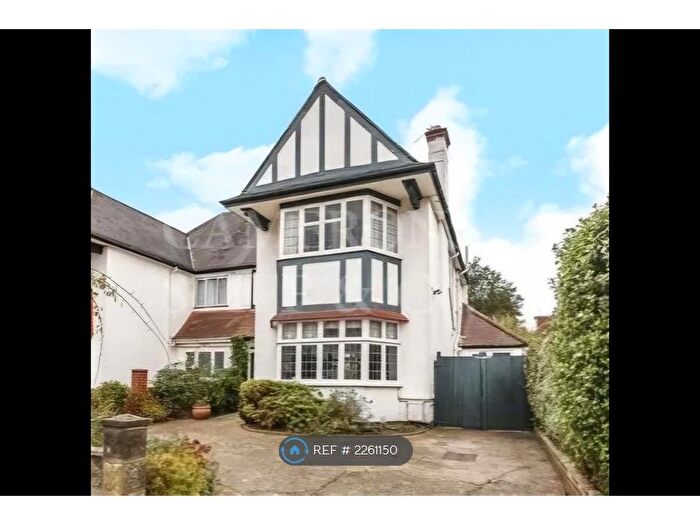 Studio To Rent In Chatsworth Road, London, NW2