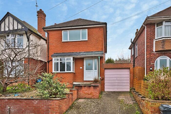 2 Bedroom Detached House For Sale In Highfield Road, Yeovil, BA21