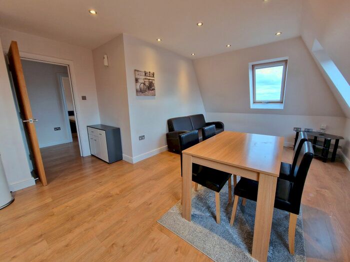 1 Bedroom Flat To Rent In High Street, Potters Bar, Potters Bar, EN6