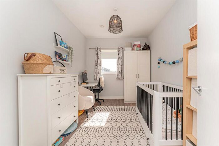 2 Bedroom Flat For Sale In Lanark Court, Dairy Close, Enfield, EN3