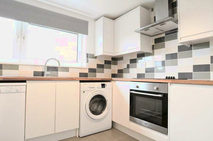 4 Bedroom Detached House To Rent In Highbrook Close, Brighton, BN2