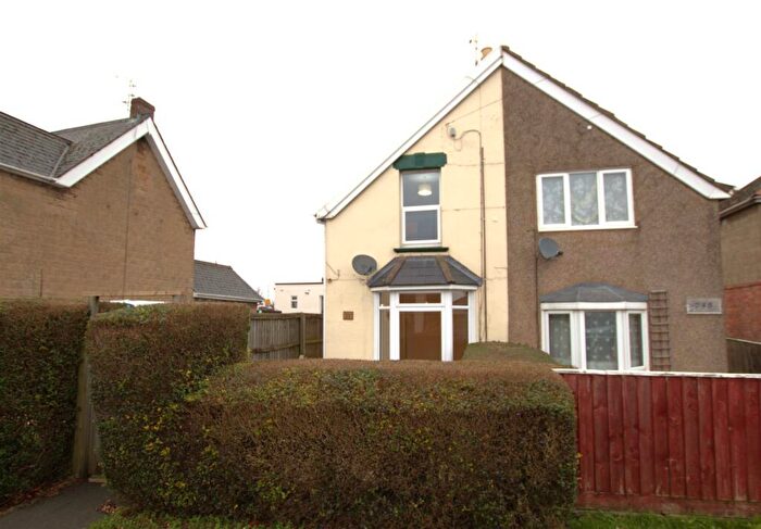2 Bedroom Semi-Detached House To Rent In Whitworth Road, Swindon, SN25