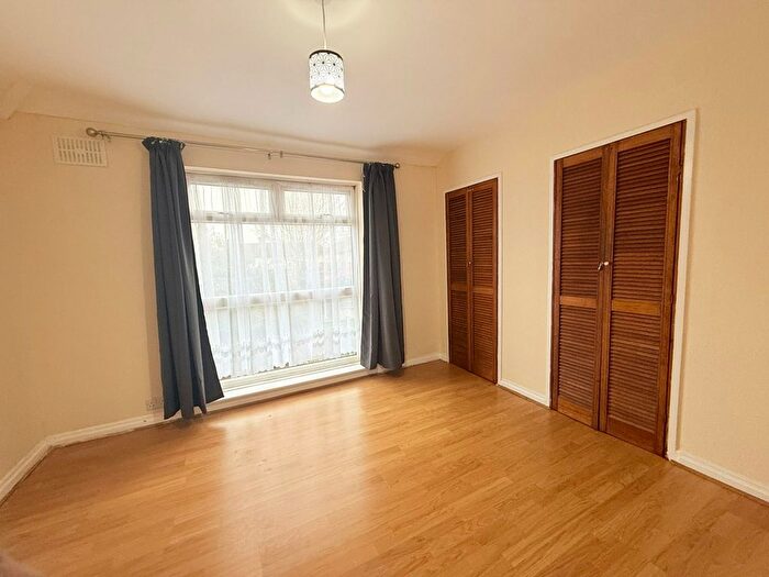 2 Bedroom Flat To Rent In Ilford, IG2