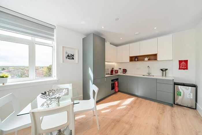 3 Bedroom Flat To Rent In Pyrcroft Road, Chertsey, KT16