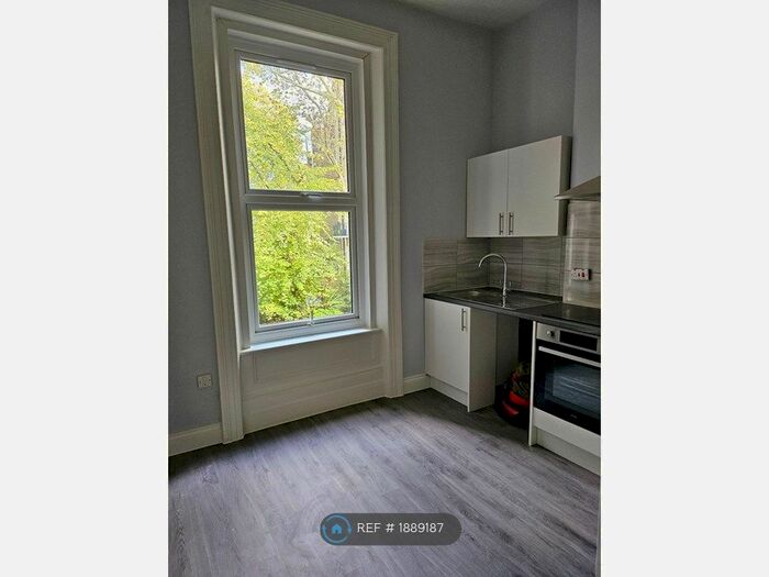 Studio To Rent In Warwick Road, London, SW5