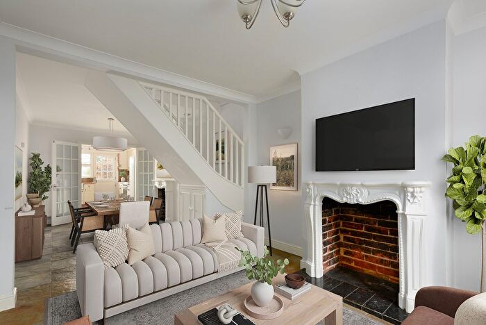 2 Bedroom Cottage For Sale In Oxford Road, Marlow, SL7