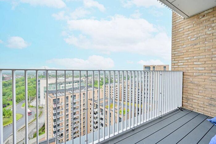 2 Bedroom Flat For Sale In Lakeside Drive, Park Royal, London, NW10