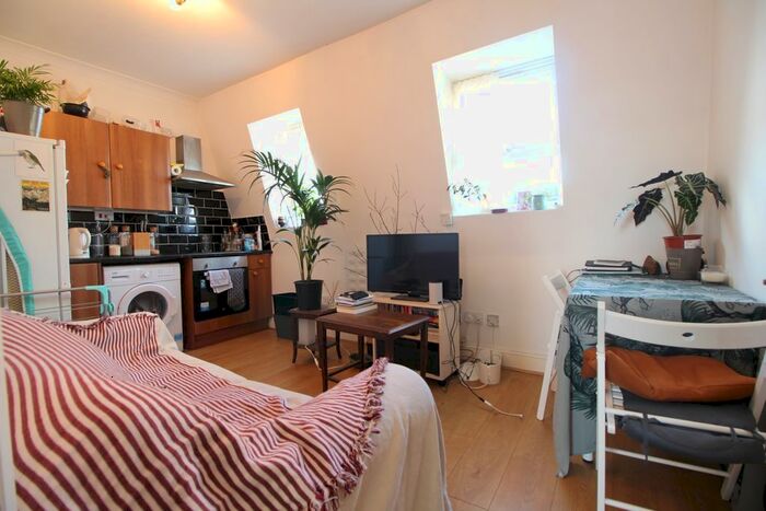 1 Bedroom Flat To Rent In Barnabas Road, Homerton E9