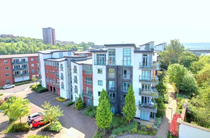 2 Bedroom Apartment For Sale In Worsdell Drive, Gateshead, Tyne And Wear, NE8