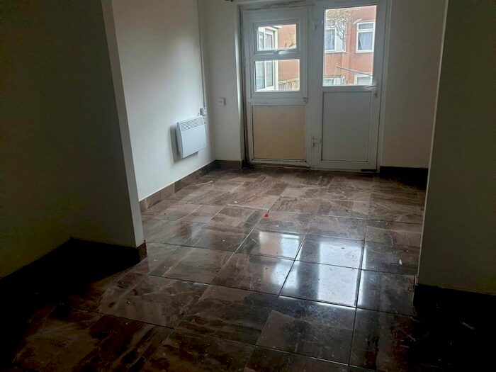 1 Bedroom Flat To Rent In Apartment, Fosse Lane, Leicester, LE3
