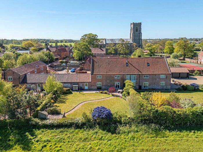 4 Bedroom Semi-Detached House For Sale In Idyllic Barn Conversion In Worstead, NR28