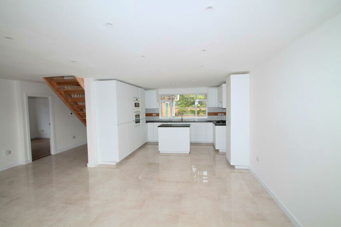 4 Bedroom Bungalow To Rent In Cliff End Purley, CR8