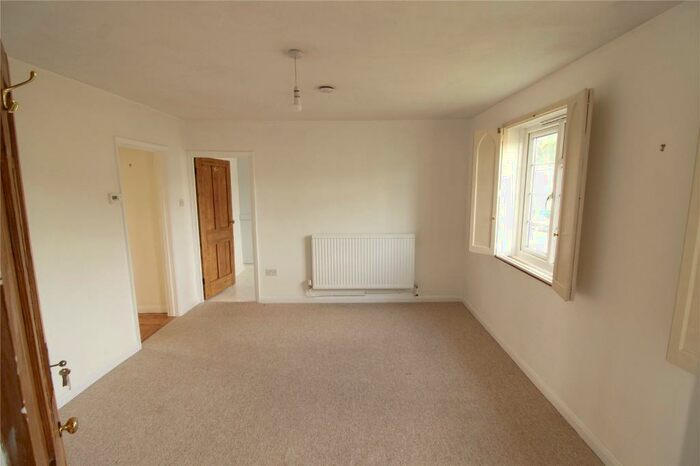 2 Bedroom Apartment To Rent In Bells Hill, Barnet, EN5