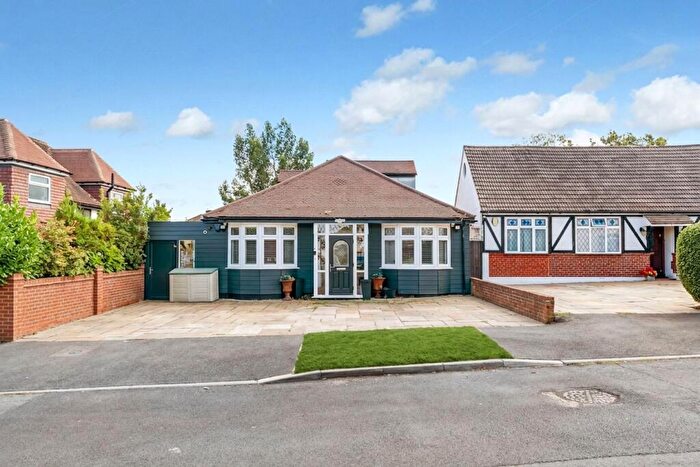 4 Bedroom Detached House For Sale In Charminster Road, Worcester Park, KT4