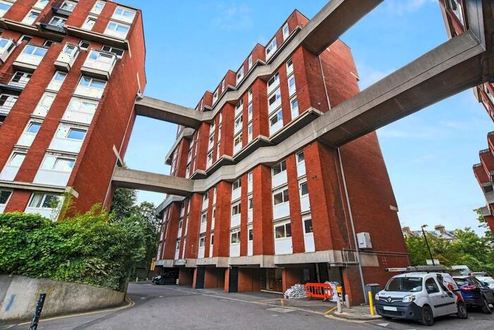 3 Bedroom Apartment To Rent In Crayford Road, Holloway, London, N7