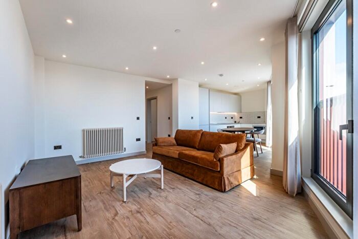 2 Bedroom Apartment To Rent In The Eades, Selborne Road London, E17