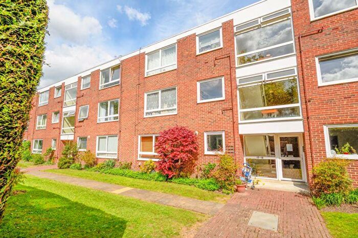 2 Bedroom Flat To Rent In Rodwell Court, Walton-On-Thames, KT12