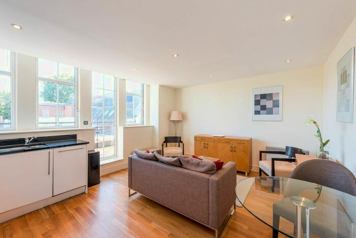 2 Bedroom Flat To Rent In Marsham Street, Westminster, London, SW1P