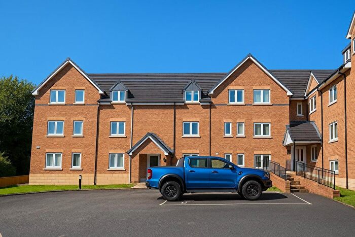 2 Bedroom Flat For Sale In Javelin Close, Idle, Bradford, BD10