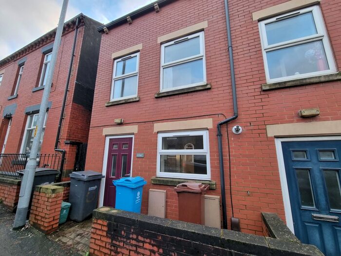 4 Bedroom Terraced House To Rent In Huddersfield Road, Oldham, OL4