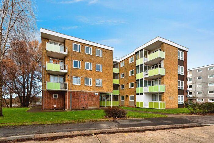 2 Bedroom Flat For Sale In Herrick Close, Southampton, Hampshire, SO19