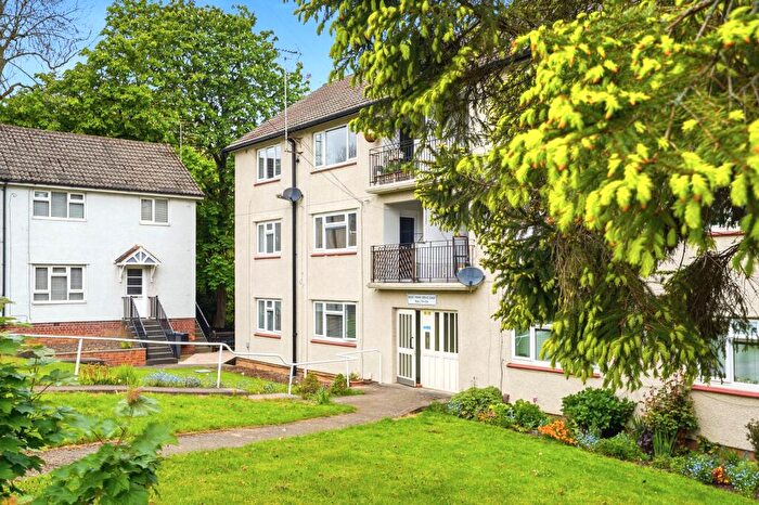 2 Bedroom Apartment For Sale In West Park Drive East, Roundhay, Leeds, LS8