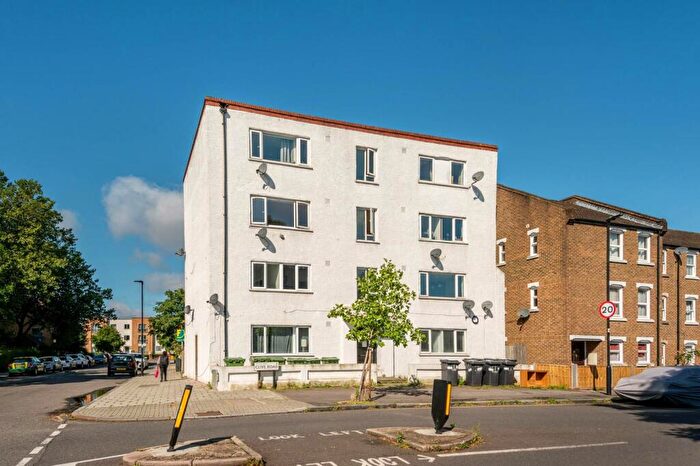 2 Bedroom Flat To Rent In Clive Road, West Dulwich, London, SE21
