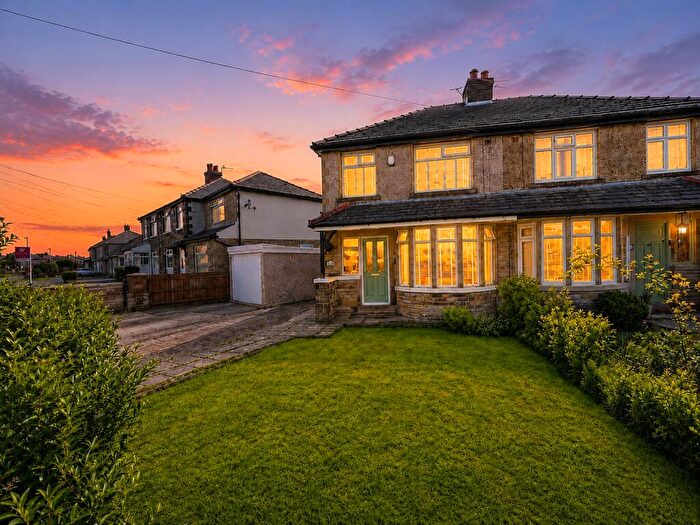 3 Bedroom Semi-Detached House For Sale In Reevy Drive, Bradford, BD6