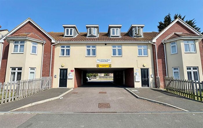 2 Bedroom Flat For Sale In Victory Road, Clacton-On-Sea, Essex, CO15
