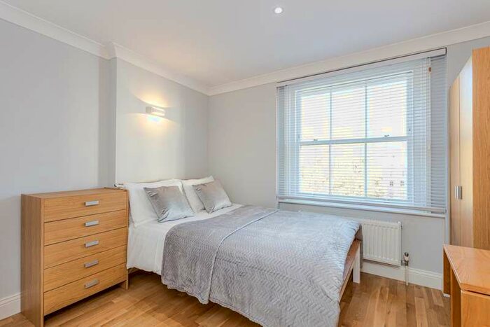 Flat To Rent In Cleveland Gardens, Bayswater, London W2