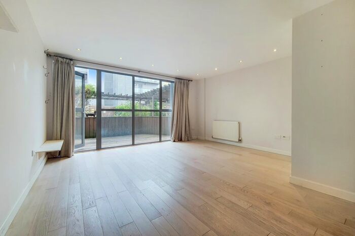 1 Bedroom Flat To Rent In Crown Place Apartments, Varcoe Road, Rotherhithe, London, SE16