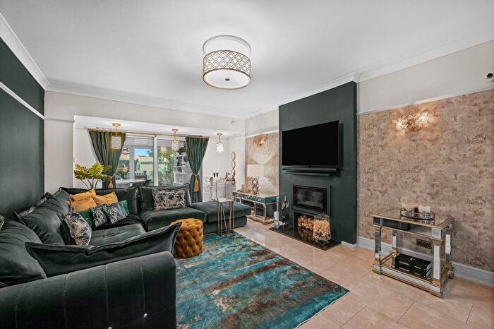 6 Bedroom Detached House For Sale In Mortlake Road, Richmond, TW9