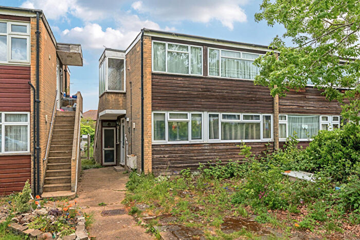 2 Bedroom Apartment For Sale In Baring Road, Grove Park, London, SE12