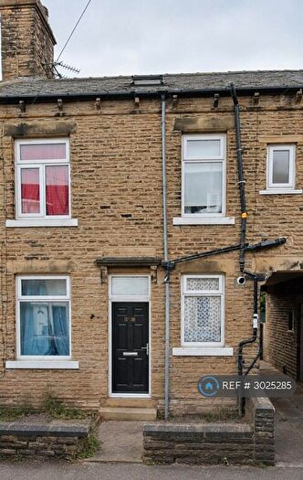 3 Bedroom Terraced House To Rent In Lillian Street, Bradford, BD4