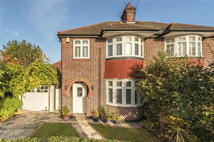 3 Bedroom End Terrace House For Sale In Abergeldie Road, Lee, SE12