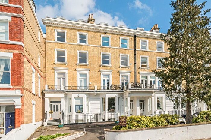 2 Bedroom Flat To Rent In Richmond Hill, Richmond, TW10