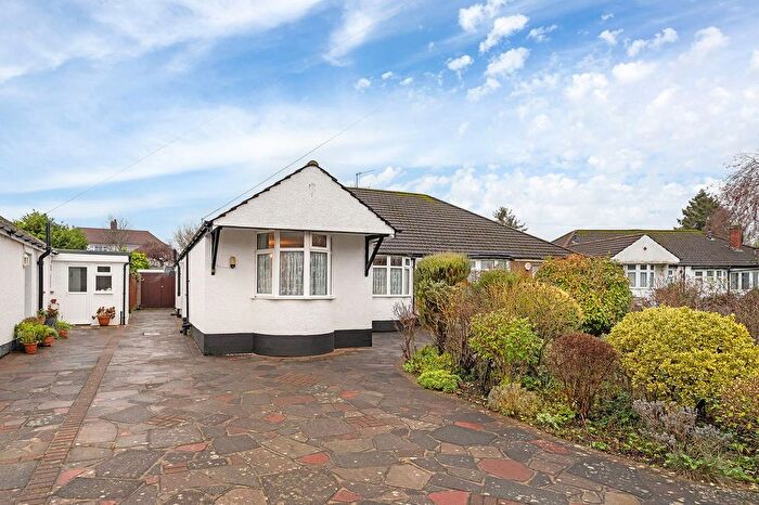 3 Bedroom Semi Detached Bungalow For Sale In Worcester Close, Croydon, CR0