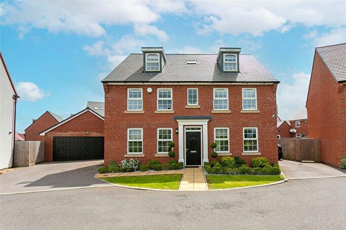 5 Bedroom Detached House For Sale In Griffiths Close, Bushey, WD23