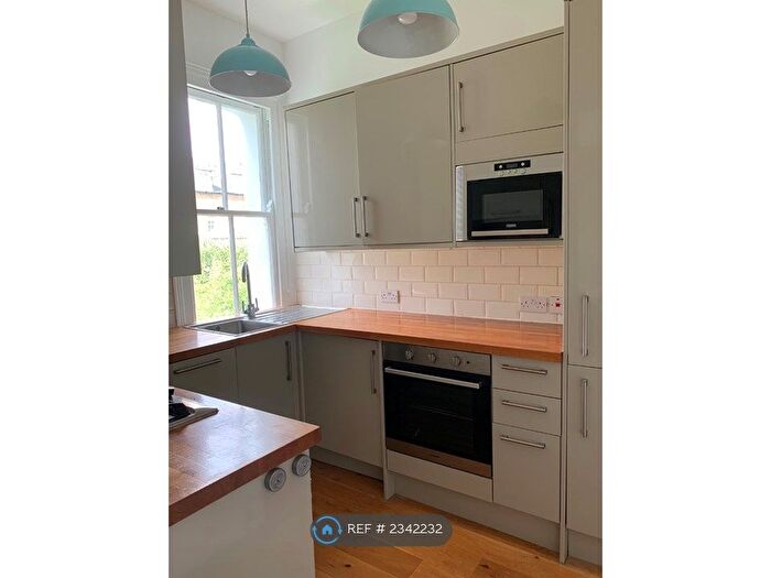 2 Bedroom Flat To Rent In Terrapin Road, London, SW17
