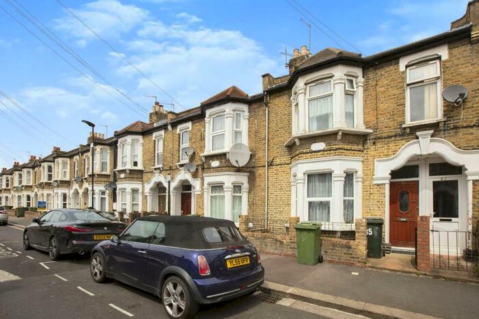 2 Bedroom Apartment To Rent In Cambus Road, London, E16