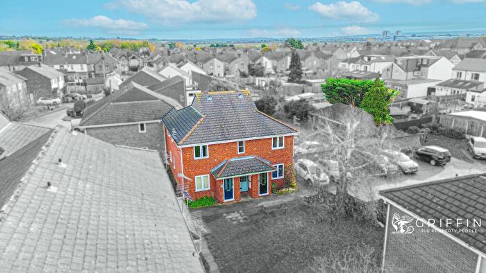 1 Bedroom Maisonette For Sale In Crescent Court, Crescent Avenue, Grays, RM17