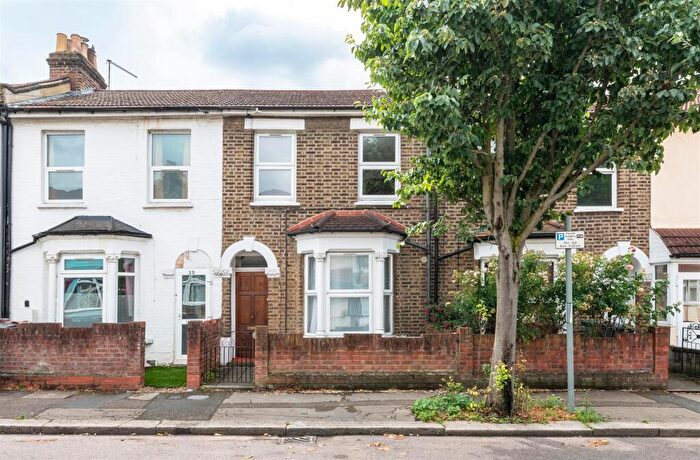 1 Bedroom Flat To Rent In Melford Road, Walthamstow, E17