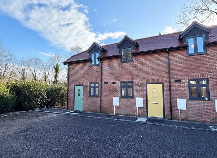 2 Bedroom Terraced House For Sale In South Street, Hythe, SO45