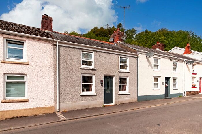 2 Bedroom Cottage For Sale In Heol Giedd, Ystradgynlais, Swansea, SA9