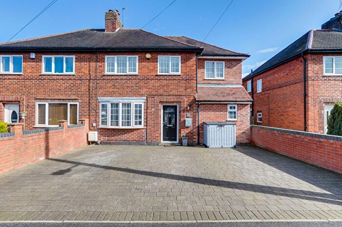 4 Bedroom Semi-Detached House For Sale In Park Avenue, Hucknall, NG15