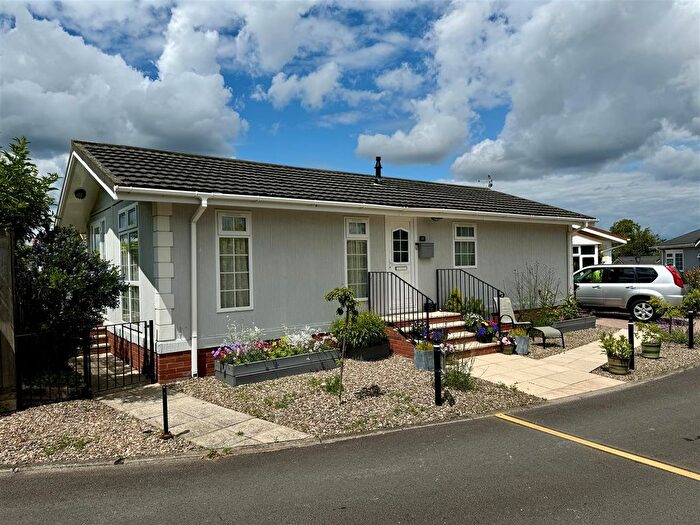 2 Bedroom Mobile/park Home For Sale In Stratford Bridge, Ripple, Tewkesbury, GL20