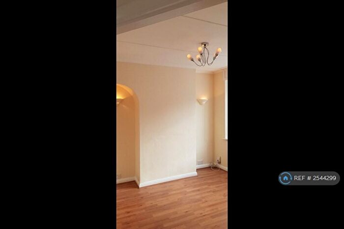 3 Bedroom Terraced House To Rent In Greenwrythe Lane, Sutton, SM5