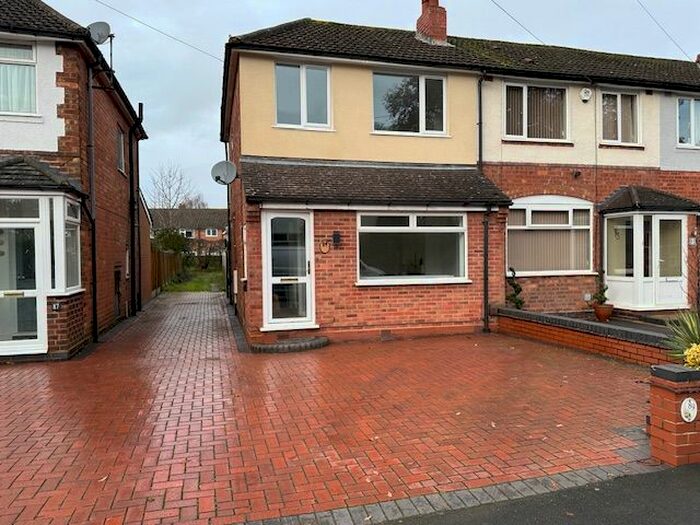 3 Bedroom Semi-Detached House To Rent In Clinton Road, Solihull, B90